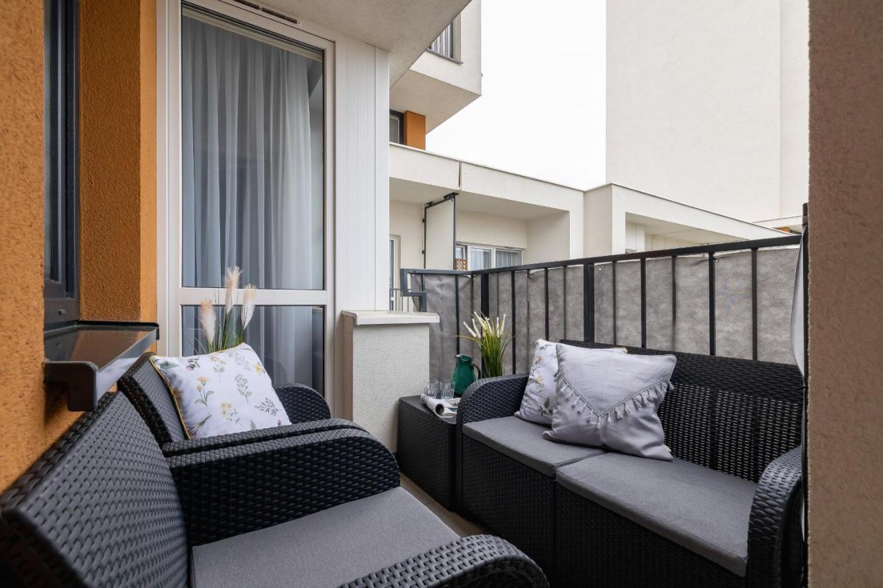 Osiedle Avia Harmonious Apartment With Balcony & Parking Cracow By Renters Prestige Krakow Exterior photo